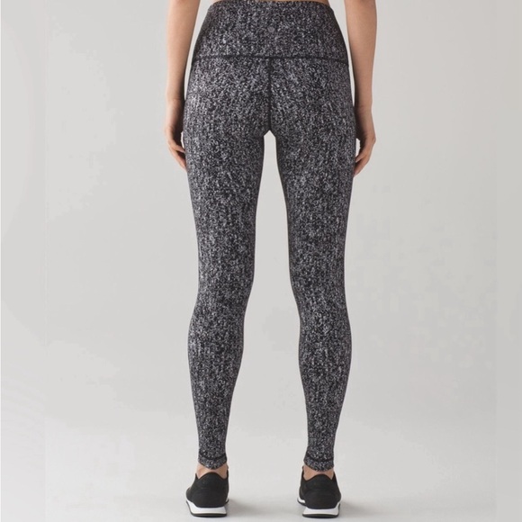 COPY - Lululemon EUC Wunder Under Pant (Hi-Rise)
Luon Suited Jacquard Black Whi… - Picture 2 of 8